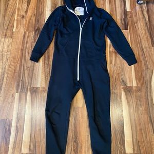 Onepiece original 2.0 onesie from Onepiece. So cozy! Great pre-owned condition.